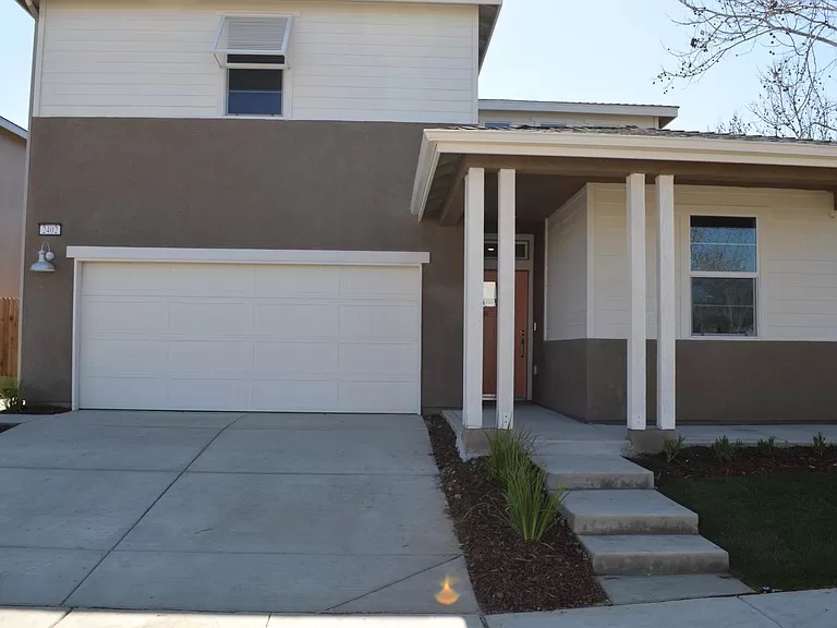 2402 Urdaneta Way
